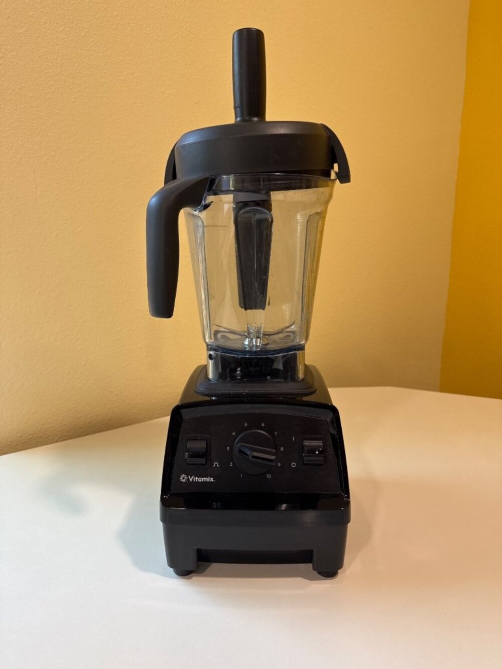 Vitamix Blender Model VM0197 With Tamper Variable Speeds Black Base 64-Oz Clear